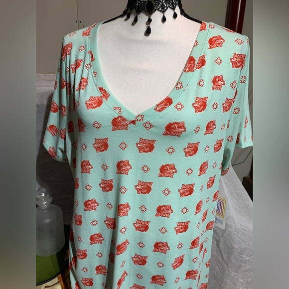 Lularoe Christy Seafoam Green Red Wolves Top - Picture 2 of 10